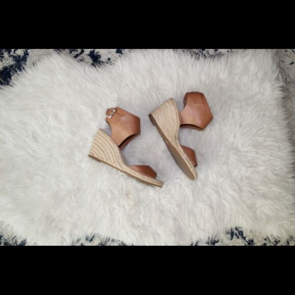 ✨ Ankle Strap Espadrille Wedge Sandals✨ - Picture 4 of 8